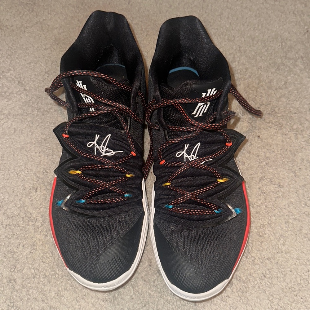 Kyrie “Friends” basketball shoes